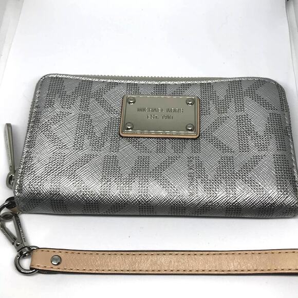 Michael Kors MK Monogram Signature Jet Silver Zip-Around Set Wristlet/Wallet - Picture 1 of 9